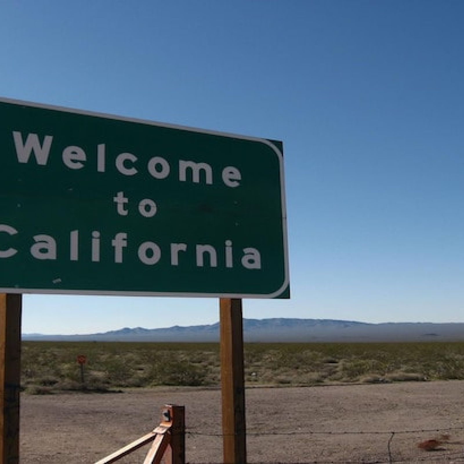 WelcomeToCaliforniaSign
