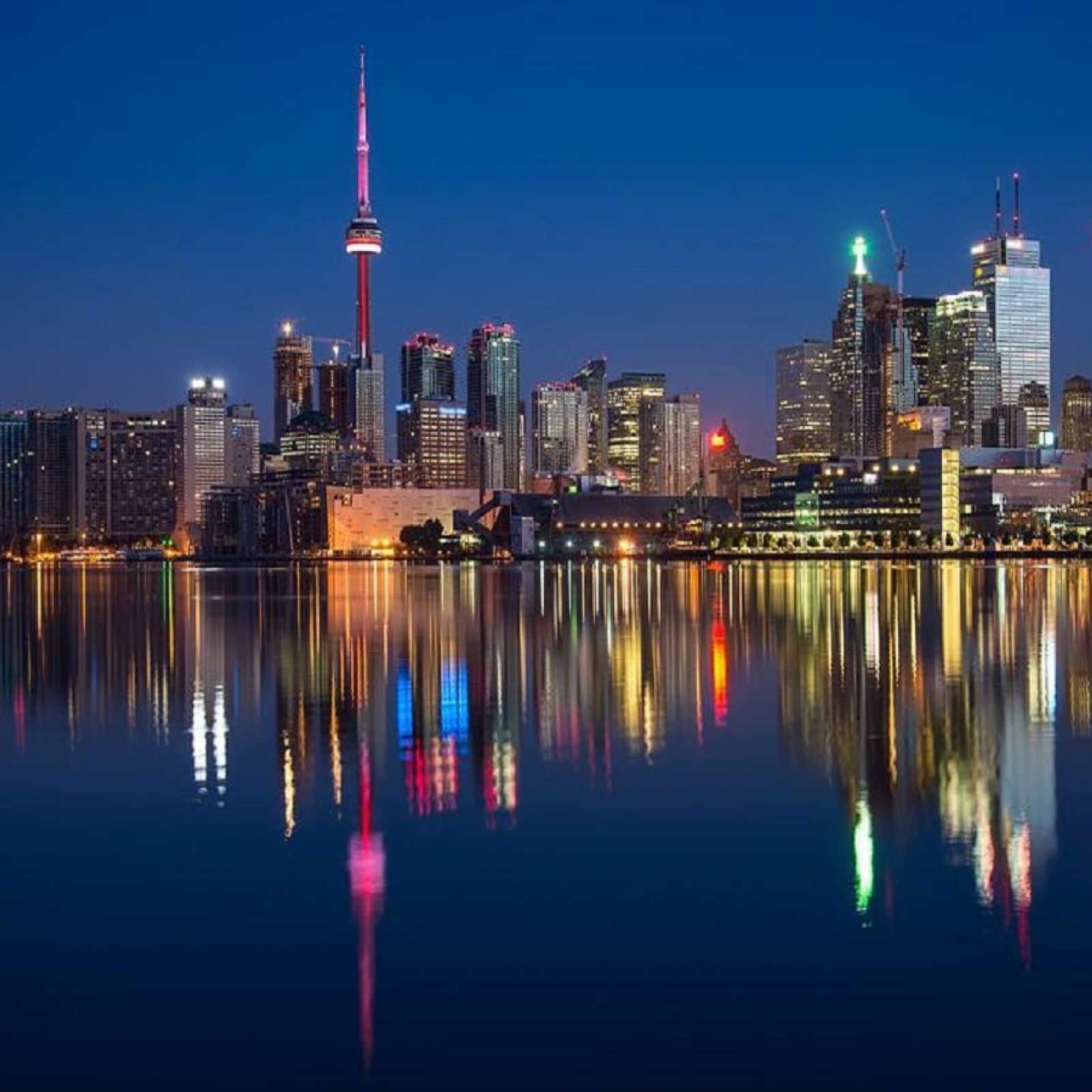 cn tower toronto ontario canada-min