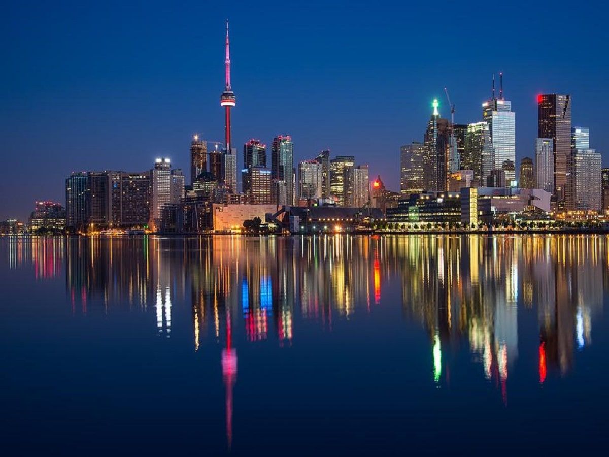 cn tower toronto ontario canada-min