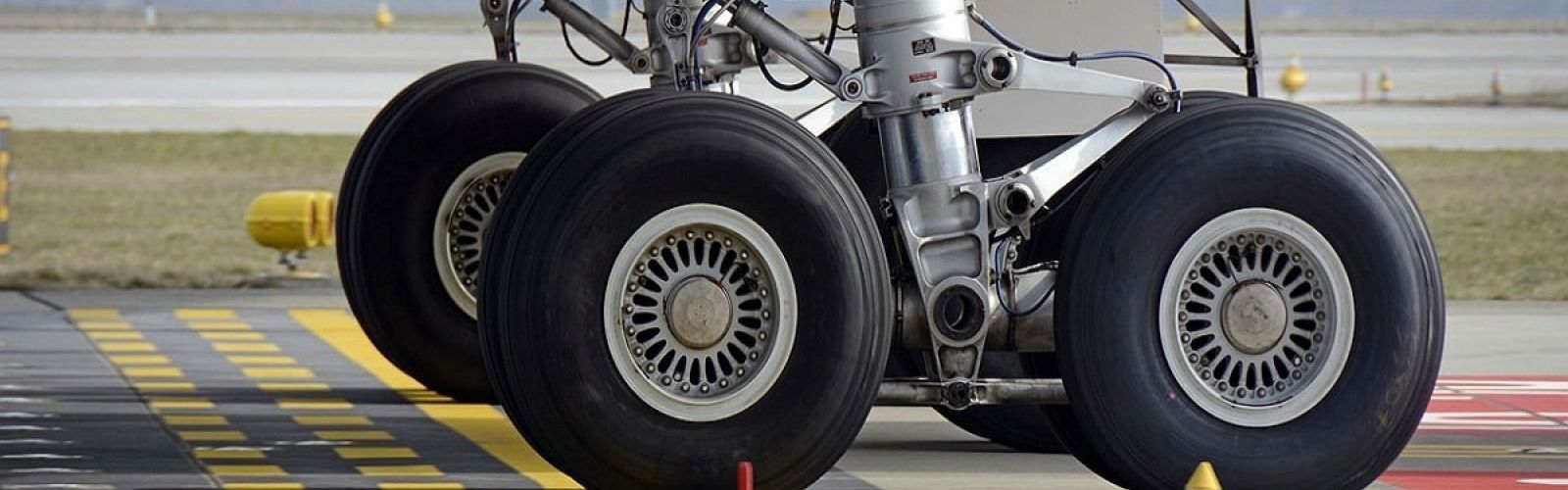 plane landing gear airport airplane