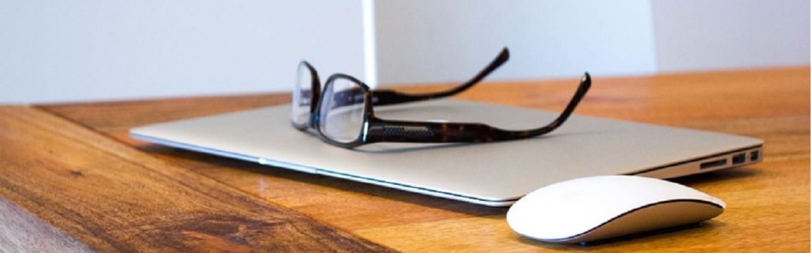 laptop computer internet technology