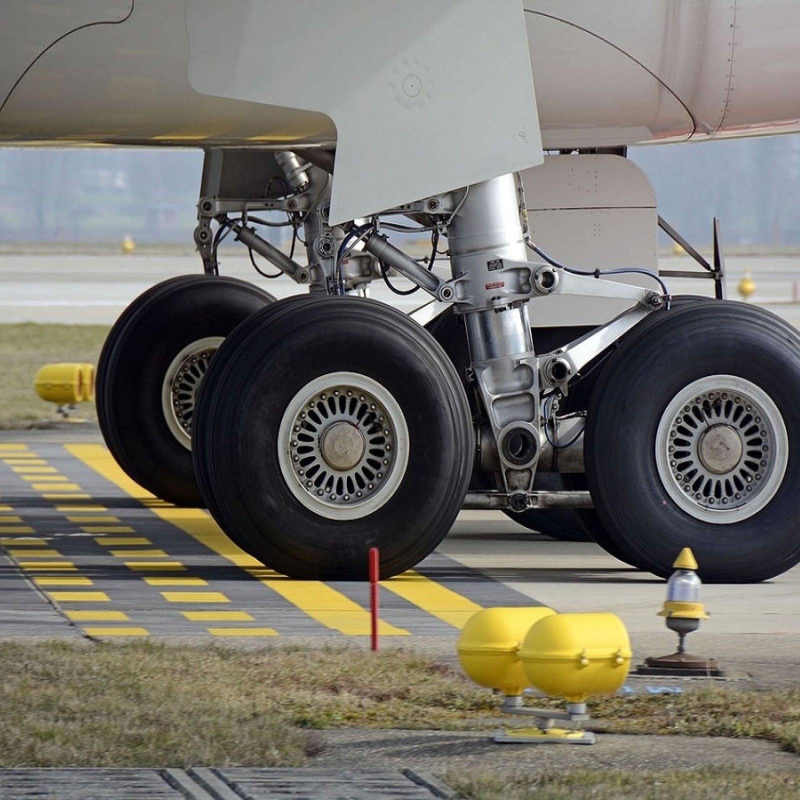 plane landing gear airport airplane